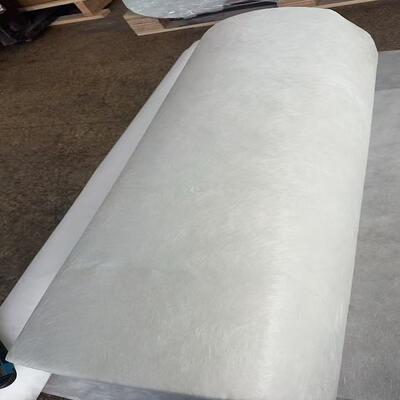 Le voile de surface en fibre de verre, également connu sous le nom de tapis de surface en fibre de verre ou de tissu de surface en fibre de verre, est un mince verre E non tissé pour le FRP. Il fournit une surface lisse et sans trous d'épingle.